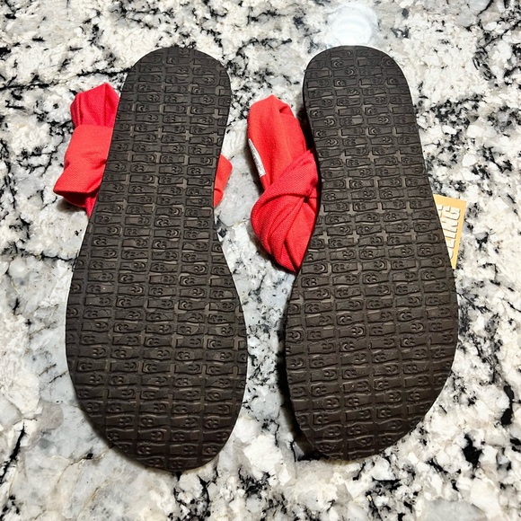 Brand new Sanuk Yoga slings - Picture 3 of 3